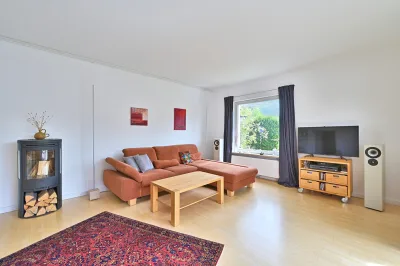 Ansicht · Baujahr 1935 mit Effizienzklasse B — Familienhaus mit Süd-Terrasse · provisionsfrei für Käufer · Bild 6 von 18 · IMMO Holm