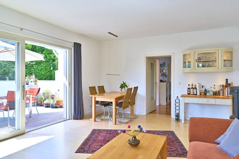 Ansicht · Baujahr 1935 mit Effizienzklasse B — Familienhaus mit Süd-Terrasse · provisionsfrei für Käufer · Bild 7 von 18 · IMMO Holm