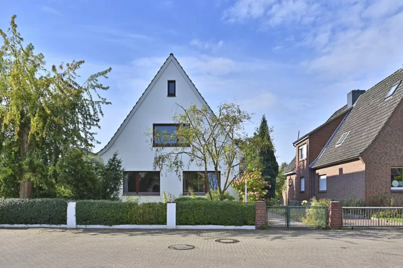 Ansicht · Wedel: Altbau mit zwei Wohnebenen, 1.003 m² Garten und Atelier im Grünen · Bild 2 von 17 · IMMO Holm