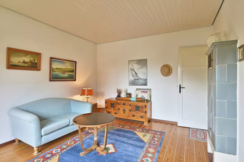 Ansicht · Wedel: Altbau mit zwei Wohnebenen, 1.003 m² Garten und Atelier im Grünen · Bild 4 von 17 · IMMO Holm