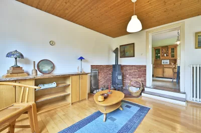 Ansicht · Wedel: Altbau mit zwei Wohnebenen, 1.003 m² Garten und Atelier im Grünen · Bild 6 von 17 · IMMO Holm