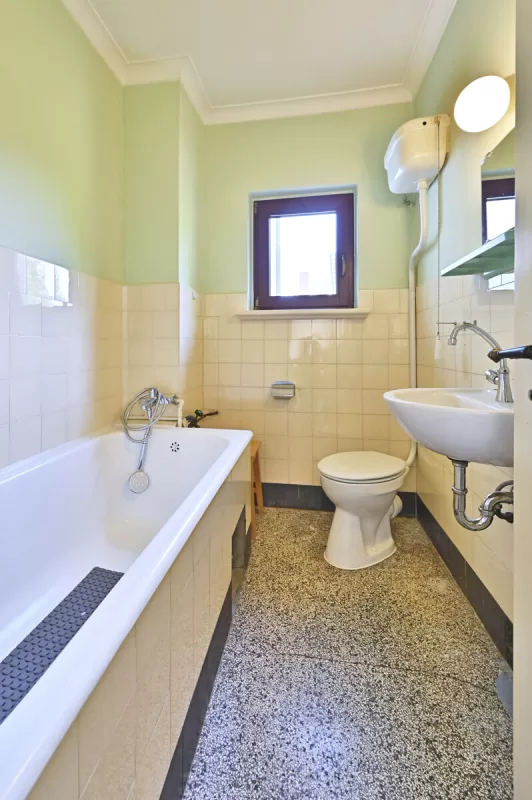 Ansicht · Wedel: Altbau mit zwei Wohnebenen, 1.003 m² Garten und Atelier im Grünen · Bild 8 von 17 · IMMO Holm
