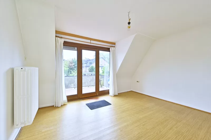 Ansicht · Wedel: Altbau mit zwei Wohnebenen, 1.003 m² Garten und Atelier im Grünen · Bild 9 von 17 · IMMO Holm