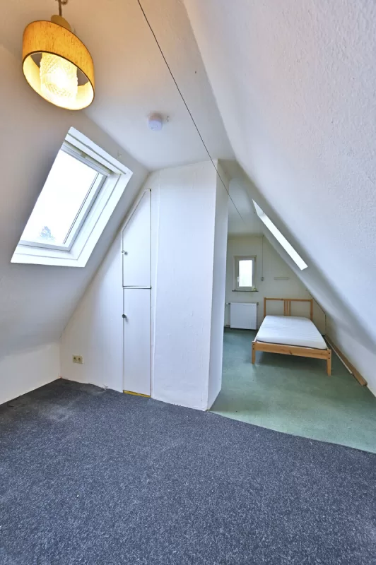 Ansicht · Wedel: Altbau mit zwei Wohnebenen, 1.003 m² Garten und Atelier im Grünen · Bild 11 von 17 · IMMO Holm