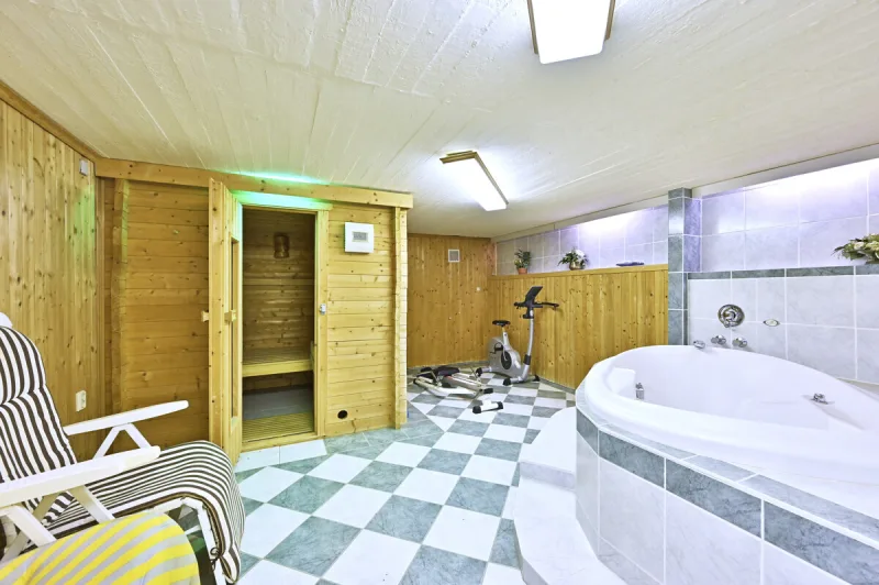 Ansicht · Großzügiges Reihenmittelhaus mit schönem Wintergarten in Holm! · Bild 12 von 15 · IMMO Holm