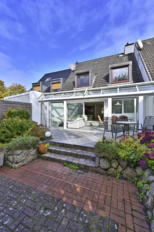 Ansicht · Großzügiges Reihenmittelhaus mit schönem Wintergarten in Holm! · Bild 14 von 15 · IMMO Holm