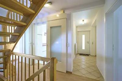 Ansicht · Ein Haus, das Ihnen nicht alles abverlangt – Doppelhaushälfte in Wedel · Bild 7 von 15 · IMMO Holm