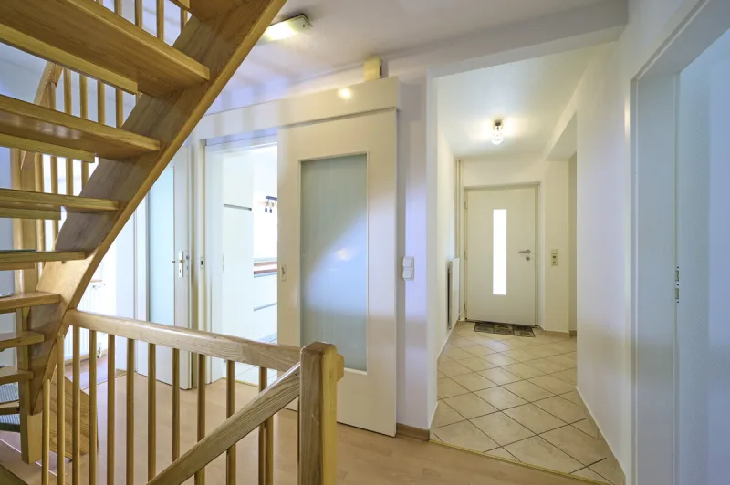 Ansicht · Ein Haus, das Ihnen nicht alles abverlangt – Doppelhaushälfte in Wedel · Bild 7 von 15 · IMMO Holm