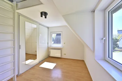 Ansicht · Ein Haus, das Ihnen nicht alles abverlangt – Doppelhaushälfte in Wedel · Bild 9 von 15 · IMMO Holm
