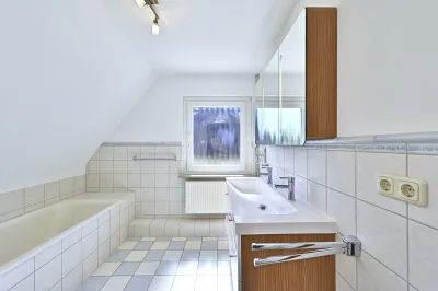 Ansicht · Ein Haus, das Ihnen nicht alles abverlangt – Doppelhaushälfte in Wedel · Bild 12 von 15 · IMMO Holm