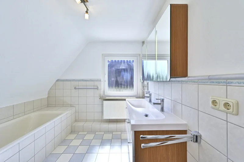Ansicht · Ein Haus, das Ihnen nicht alles abverlangt – Doppelhaushälfte in Wedel · Bild 12 von 15 · IMMO Holm