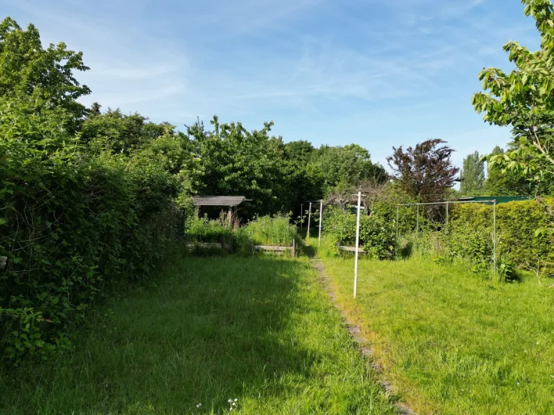 Ansicht · Gartenparadies für die ganze Familie - wo Ihr Traumhaus Wurzeln schlägt! · Bild 15 von 19 · IMMO Holm