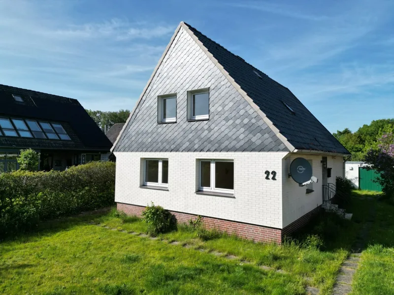 Gartenparadies für die ganze Familie - wo Ihr Traumhaus Wurzeln schlägt! · Titelbild · IMMO Holm