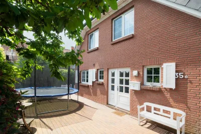 Ansicht · Ihr Traumhaus in Hetlingen: Wohnen mit Stil, Komfort und Badespaß · Bild 9 von 30 · IMMO Holm