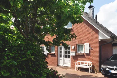 Ansicht · Ihr Traumhaus in Hetlingen: Wohnen mit Stil, Komfort und Badespaß · Bild 10 von 30 · IMMO Holm