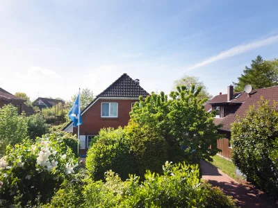 Ansicht · Ihr Traumhaus in Hetlingen: Wohnen mit Stil, Komfort und Badespaß · Bild 12 von 30 · IMMO Holm
