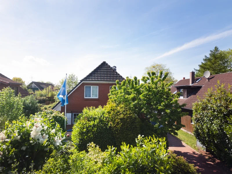Ansicht · Ihr Traumhaus in Hetlingen: Wohnen mit Stil, Komfort und Badespaß · Bild 12 von 30 · IMMO Holm