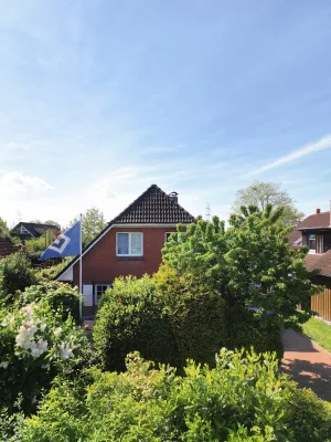 Ansicht · Ihr Traumhaus in Hetlingen: Wohnen mit Stil, Komfort und Badespaß · Bild 14 von 30 · IMMO Holm
