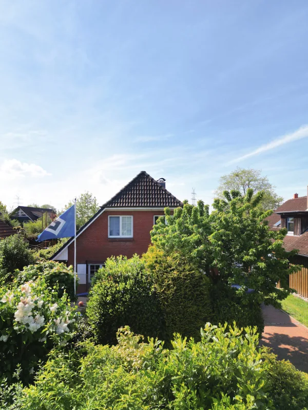 Ansicht · Ihr Traumhaus in Hetlingen: Wohnen mit Stil, Komfort und Badespaß · Bild 14 von 30 · IMMO Holm