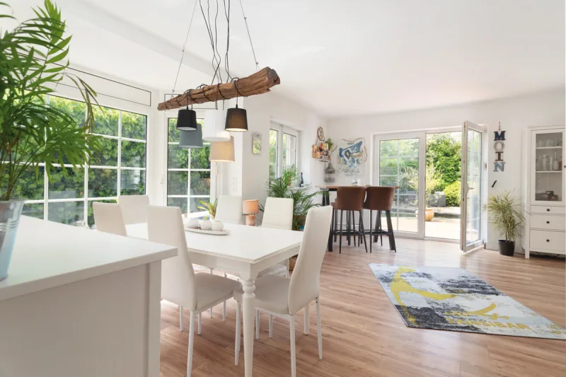 Ansicht · Ihr Traumhaus in Hetlingen: Wohnen mit Stil, Komfort und Badespaß · Bild 19 von 30 · IMMO Holm