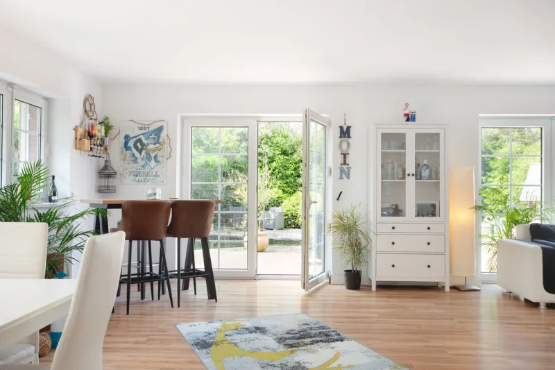 Ansicht · Ihr Traumhaus in Hetlingen: Wohnen mit Stil, Komfort und Badespaß · Bild 20 von 30 · IMMO Holm
