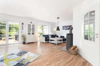 Ansicht · Ihr Traumhaus in Hetlingen: Wohnen mit Stil, Komfort und Badespaß · Bild 21 von 30 · IMMO Holm