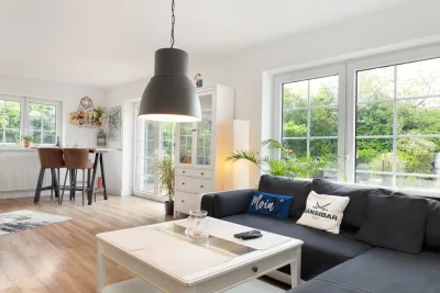 Ansicht · Ihr Traumhaus in Hetlingen: Wohnen mit Stil, Komfort und Badespaß · Bild 23 von 30 · IMMO Holm