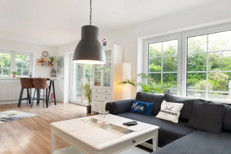 Ansicht · Ihr Traumhaus in Hetlingen: Wohnen mit Stil, Komfort und Badespaß · Bild 23 von 30 · IMMO Holm