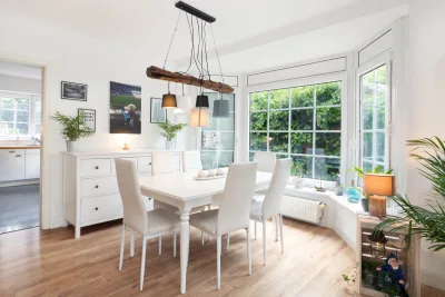 Ansicht · Ihr Traumhaus in Hetlingen: Wohnen mit Stil, Komfort und Badespaß · Bild 24 von 30 · IMMO Holm