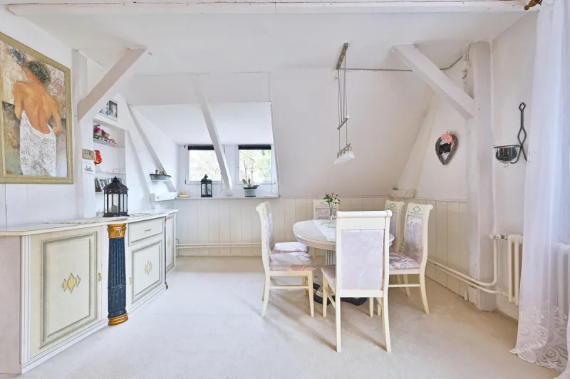 Ansicht · Charme mit Stil und Potential -  aus Zwei - mach Einfamilienhaus · Bild 2 von 19 · IMMO Holm