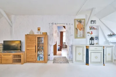 Ansicht · Charme mit Stil und Potential -  aus Zwei - mach Einfamilienhaus · Bild 4 von 19 · IMMO Holm