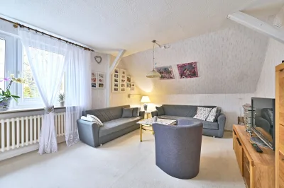 Ansicht · Charme mit Stil und Potential -  aus Zwei - mach Einfamilienhaus · Bild 5 von 19 · IMMO Holm