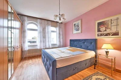 Ansicht · Charme mit Stil und Potential -  aus Zwei - mach Einfamilienhaus · Bild 6 von 19 · IMMO Holm