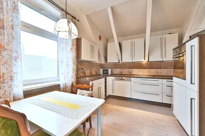 Ansicht · Charme mit Stil und Potential -  aus Zwei - mach Einfamilienhaus · Bild 8 von 19 · IMMO Holm