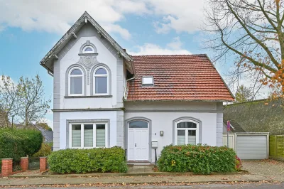Charme mit Stil und Potential -  aus Zwei - mach Einfamilienhaus · Titelbild · IMMO Holm