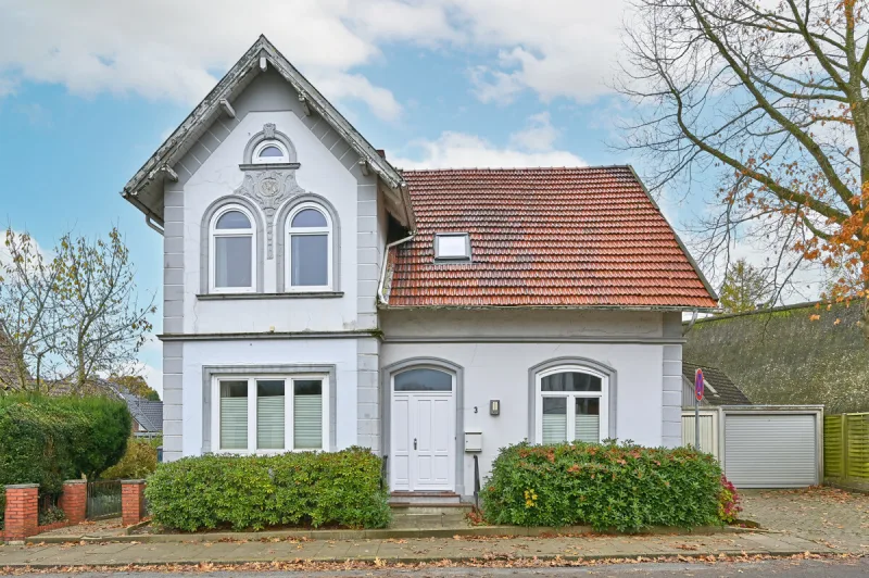 Charme mit Stil und Potential -  aus Zwei - mach Einfamilienhaus · Titelbild · IMMO Holm