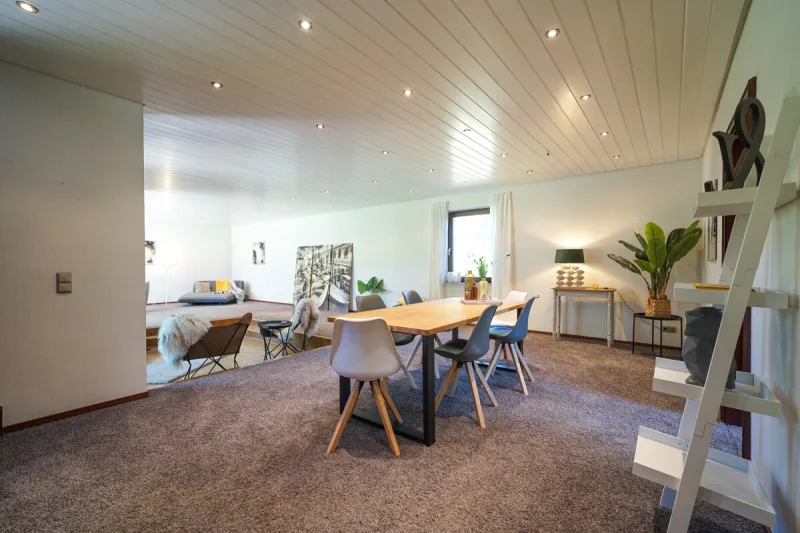 Ansicht · Wohnparadies mit viel Platz und besonderen Highlights · Bild 7 von 30 · IMMO Holm