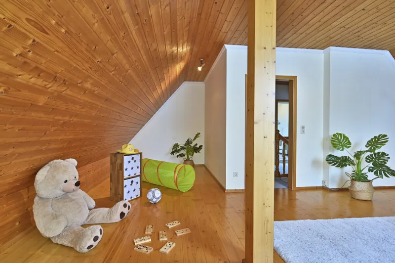 Ansicht · Wo Raum und Ruhe zusammenkommen – ein Haus mit Charme! · Bild 15 von 22 · IMMO Holm