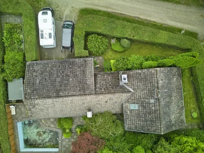 Ansicht · Am Waldrand – Einfamilienhaus mit Einliegerwohnung · Bild 2 von 13 · IMMO Holm