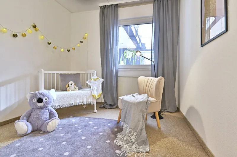 Ansicht · Wohnen auf einer Ebene – Familienbungalow mit Garten & Potenzial · Bild 5 von 16 · IMMO Holm