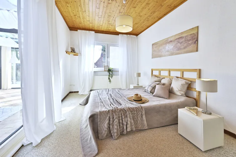 Ansicht · Wohnen auf einer Ebene – Familienbungalow mit Garten & Potenzial · Bild 6 von 16 · IMMO Holm
