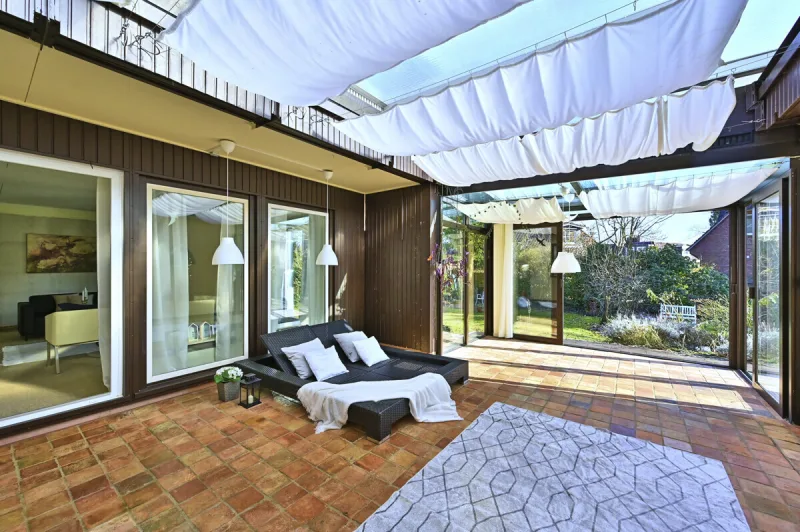 Ansicht · Wohnen auf einer Ebene – Familienbungalow mit Garten & Potenzial · Bild 8 von 16 · IMMO Holm