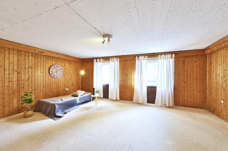 Ansicht · Wohnen auf einer Ebene – Familienbungalow mit Garten & Potenzial · Bild 13 von 16 · IMMO Holm