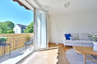 Ansicht · Ruhige Wohnstraße, beste Anbindung. Blick in die Baumkronen. · Bild 4 von 14 · IMMO Holm