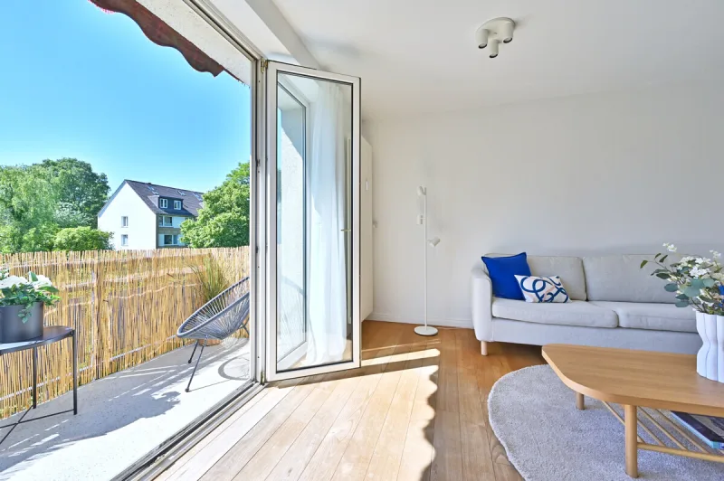 Ansicht · Ruhige Wohnstraße, beste Anbindung. Blick in die Baumkronen. · Bild 4 von 14 · IMMO Holm