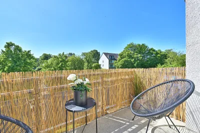 Ansicht · Ruhige Wohnstraße, beste Anbindung. Blick in die Baumkronen. · Bild 6 von 14 · IMMO Holm