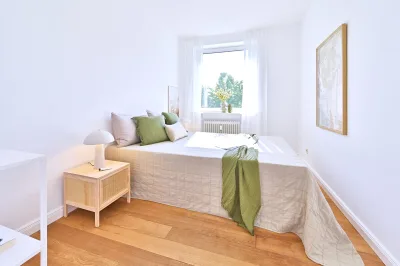 Ansicht · Ruhige Wohnstraße, beste Anbindung. Blick in die Baumkronen. · Bild 11 von 14 · IMMO Holm