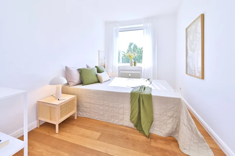 Ansicht · Ruhige Wohnstraße, beste Anbindung. Blick in die Baumkronen. · Bild 11 von 14 · IMMO Holm
