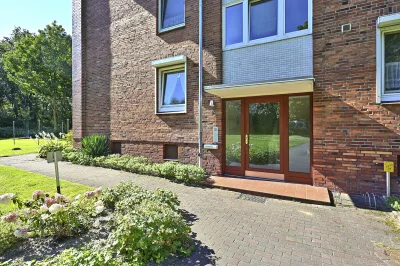 Ansicht · Charmante 3-Zimmer-Wohnung - Südbalkon, Garage & Platz für Ideen · Bild 3 von 18 · IMMO Holm