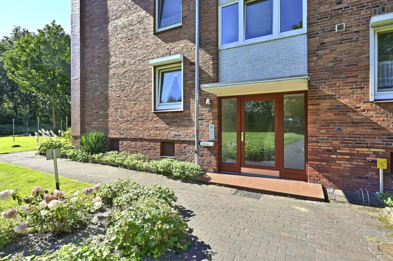 Ansicht · Charmante 3-Zimmer-Wohnung - Südbalkon, Garage & Platz für Ideen · Bild 3 von 18 · IMMO Holm